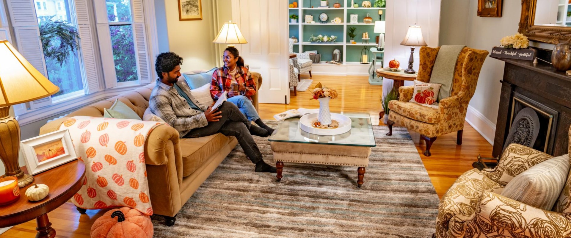 Two people chatting on a sofa a Gillispie House Inn.